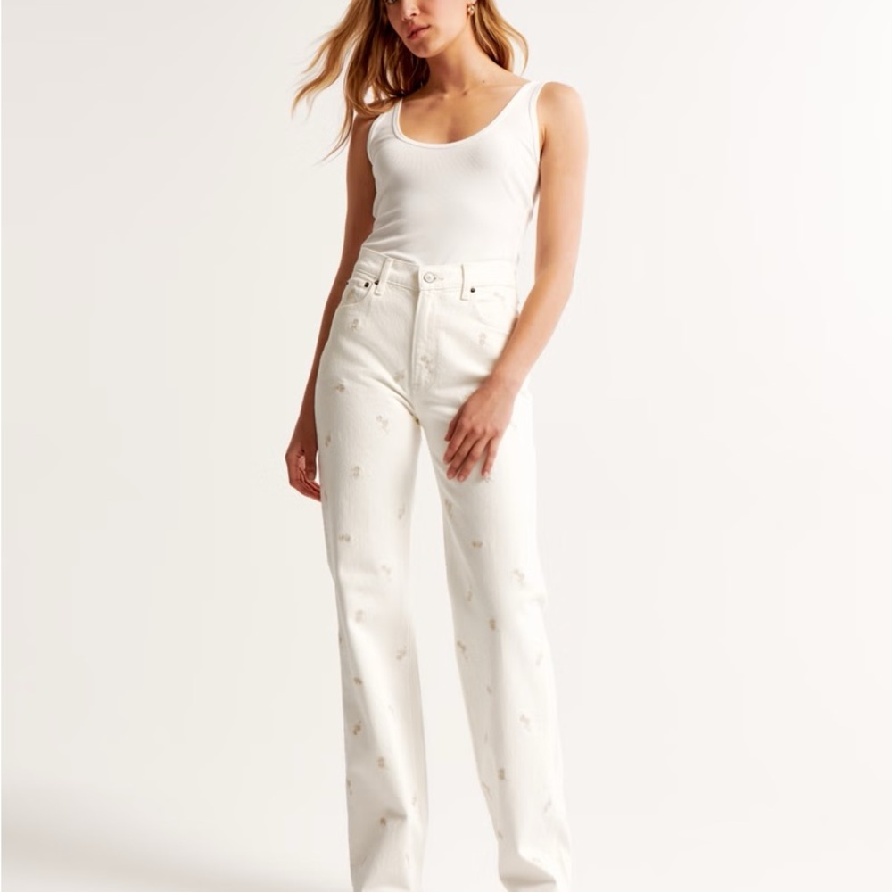 Abercrombie & Fitch Women's
Curve Love High Rise 90s Relaxed Jean